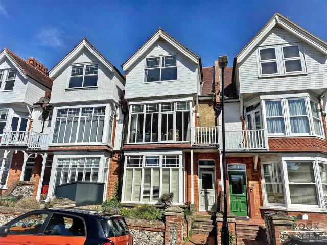 3 bedroom maisonette for sale