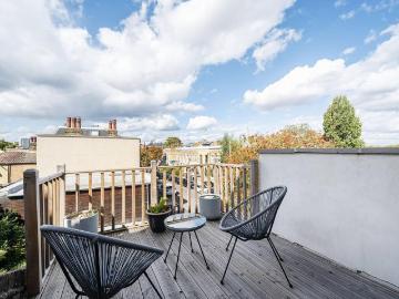 3 bedroom maisonette for sale
