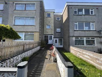 3 bedroom maisonette for sale