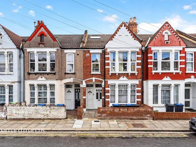 3 bedroom maisonette for sale