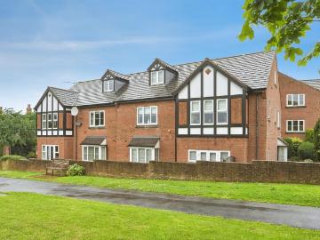 3 bedroom maisonette for sale