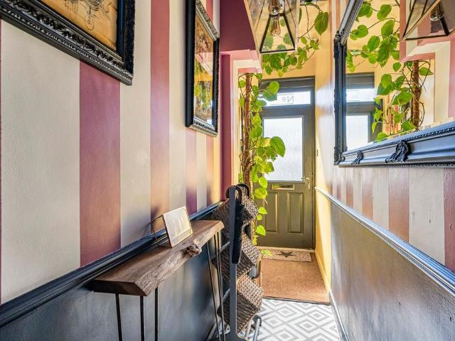 3 bedroom maisonette for sale