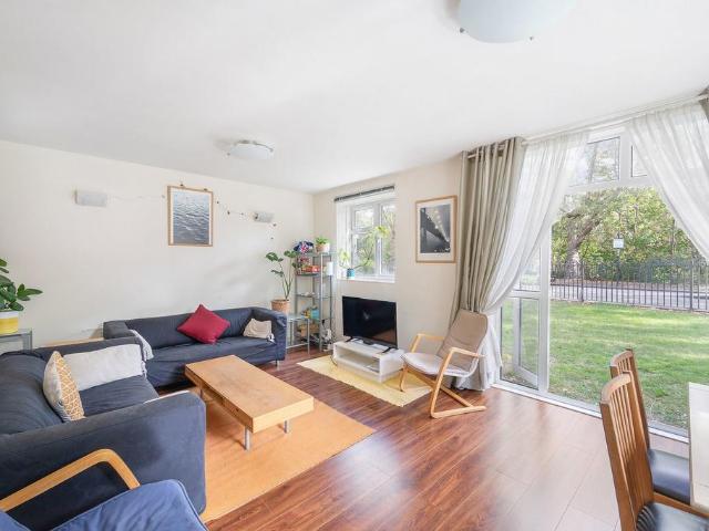 3 bedroom maisonette for sale