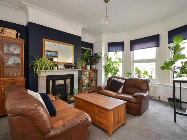 3 bedroom maisonette for sale