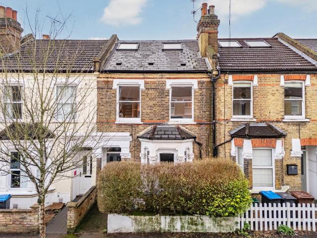 3 bedroom maisonette for sale