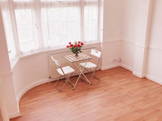 3 bedroom maisonette for sale