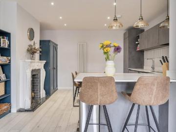 3 bedroom maisonette for sale