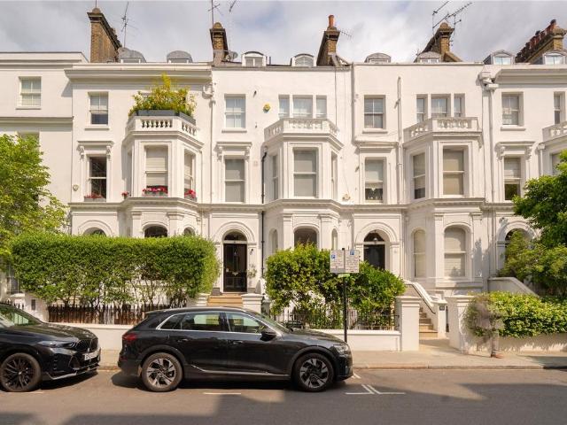 3 bedroom maisonette for sale