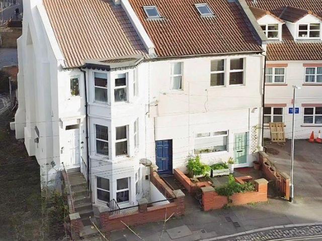 3 bedroom maisonette for sale