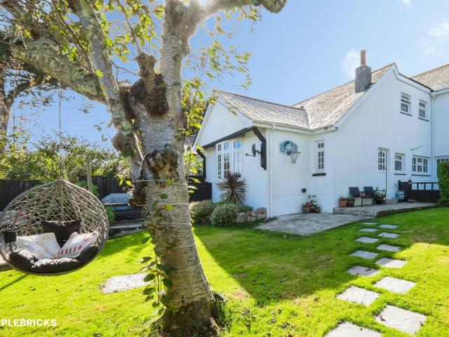 3 bedroom maisonette for sale
