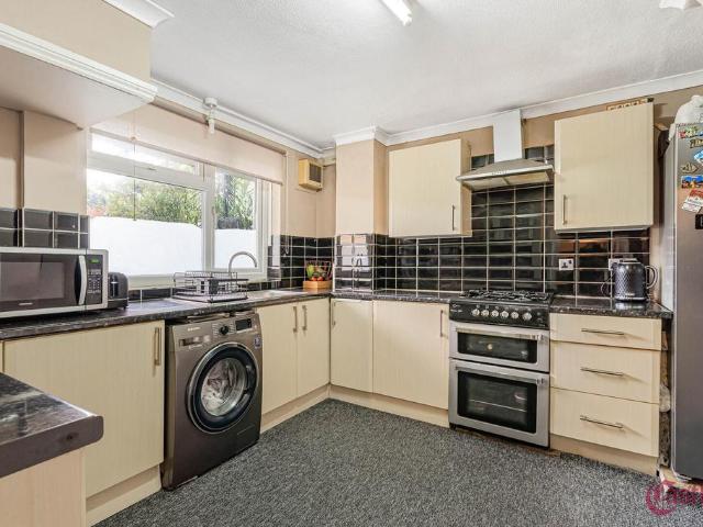 3 bedroom maisonette for sale
