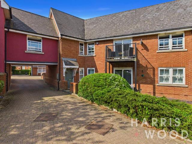 3 bedroom maisonette for sale