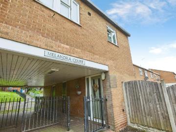3 bedroom maisonette for sale