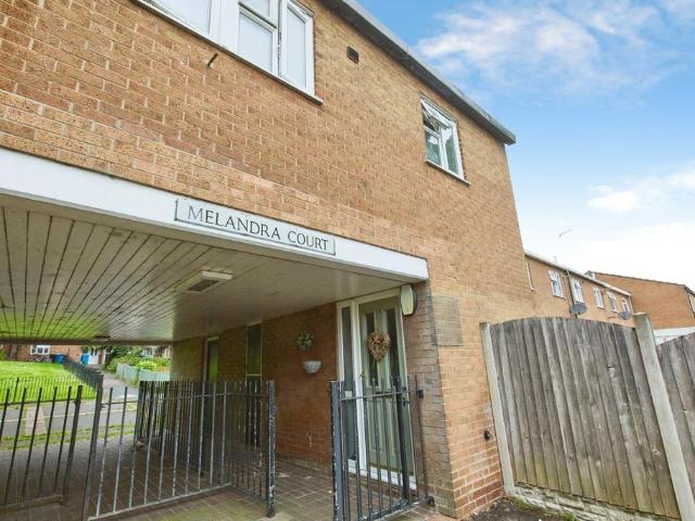 3 bedroom maisonette for sale