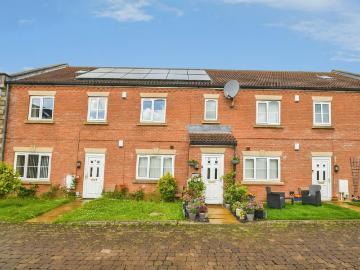 3 bedroom maisonette for sale