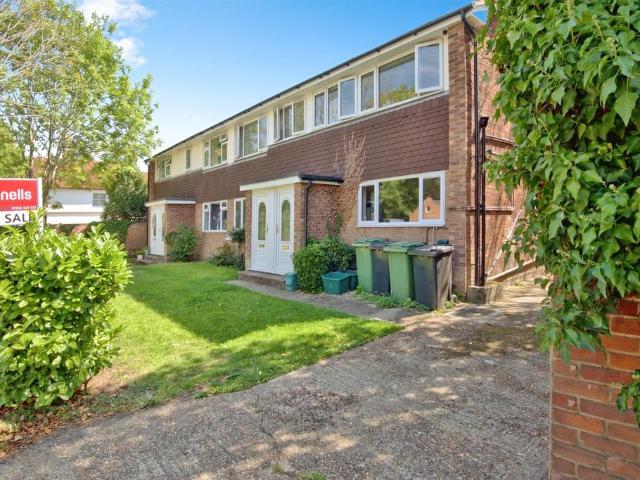 3 bedroom maisonette for sale