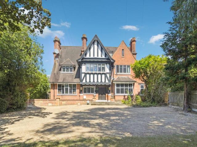 3 bedroom maisonette for sale