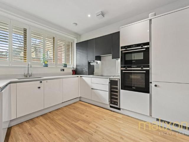 3 bedroom maisonette for sale