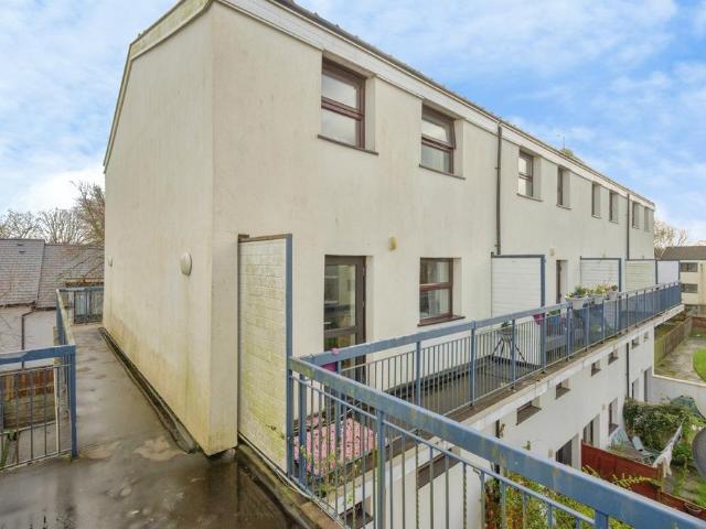 3 bedroom maisonette for sale