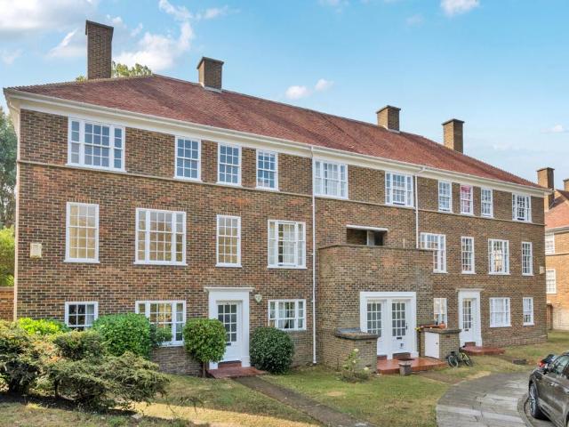 3 bedroom maisonette for sale