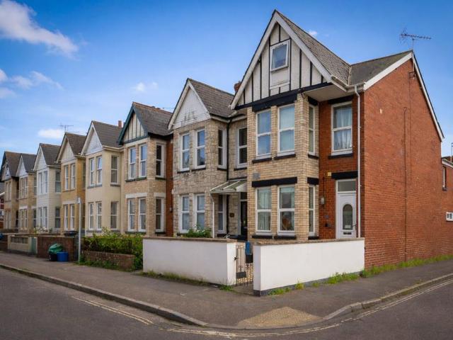 3 bedroom maisonette for sale