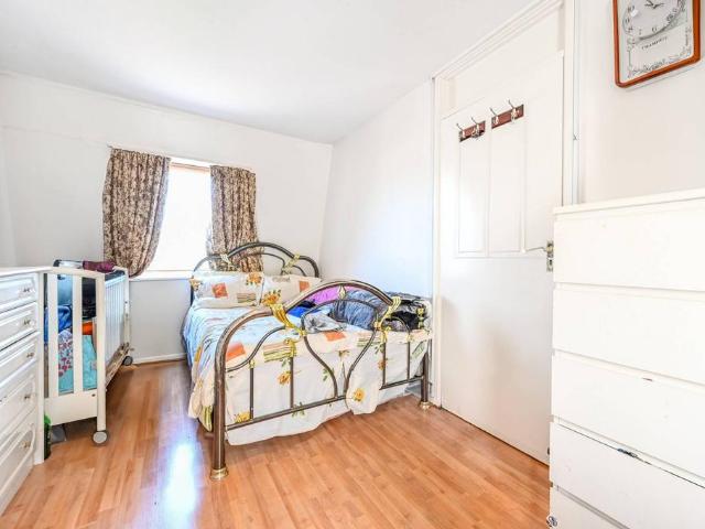 3 bedroom maisonette for sale