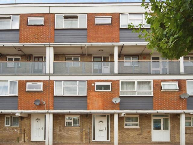 3 bedroom maisonette for sale