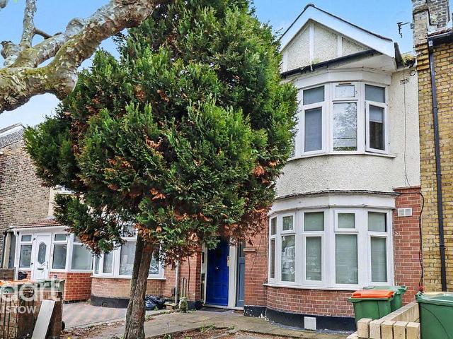3 bedroom maisonette for sale
