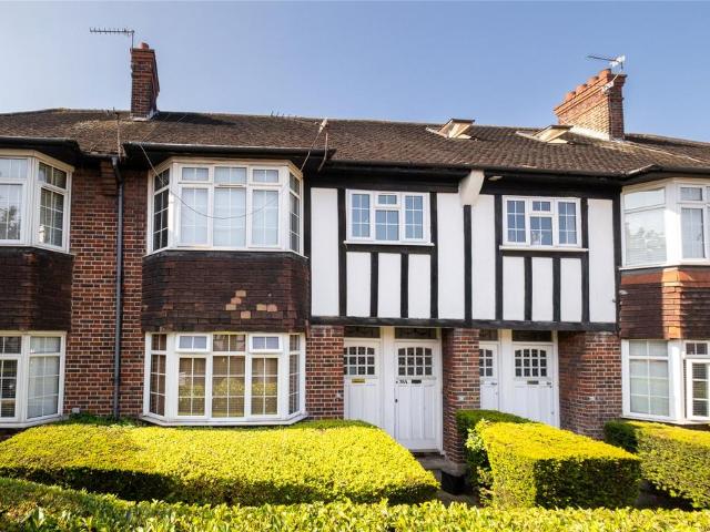 3 bedroom maisonette for sale