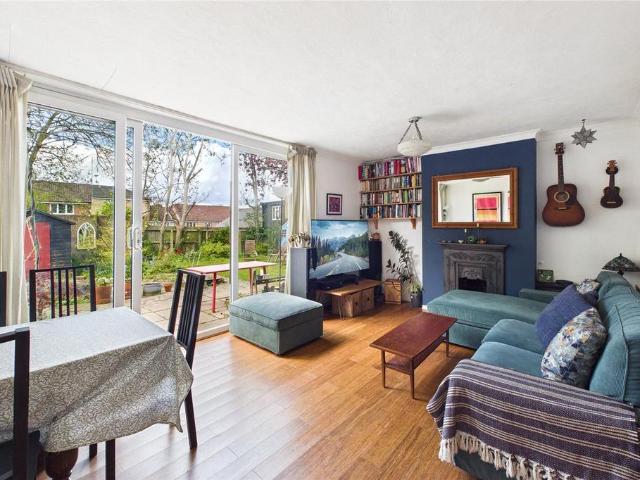 3 bedroom maisonette for sale