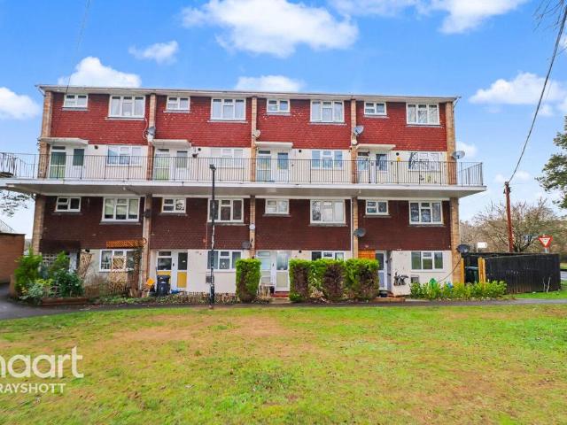 3 bedroom maisonette for sale