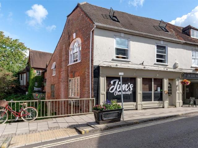 3 bedroom maisonette for sale