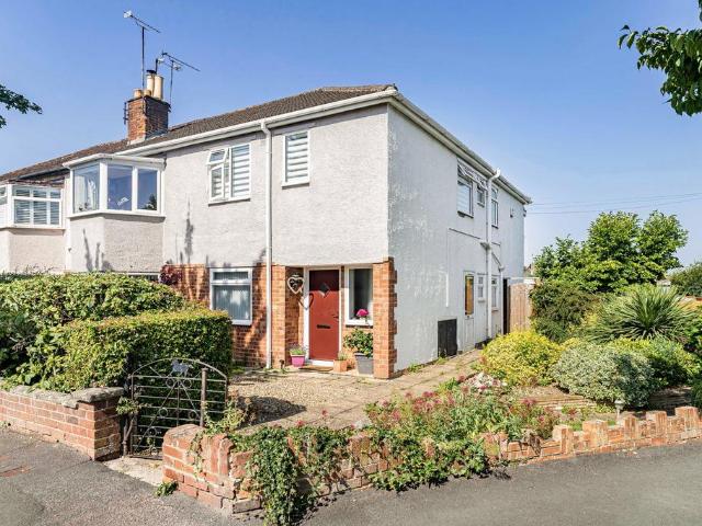 3 bedroom maisonette for sale