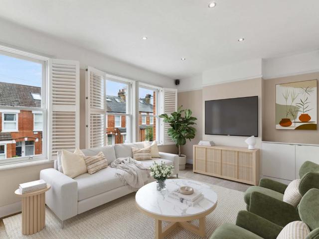 3 bedroom maisonette for sale