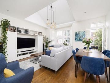 3 bedroom maisonette for sale