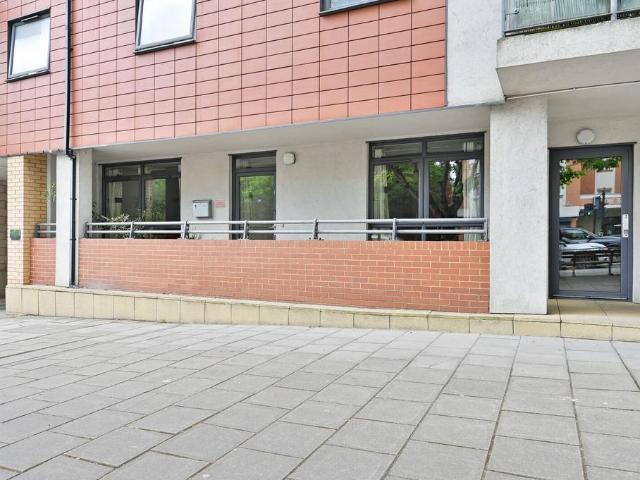 3 bedroom flat for sale