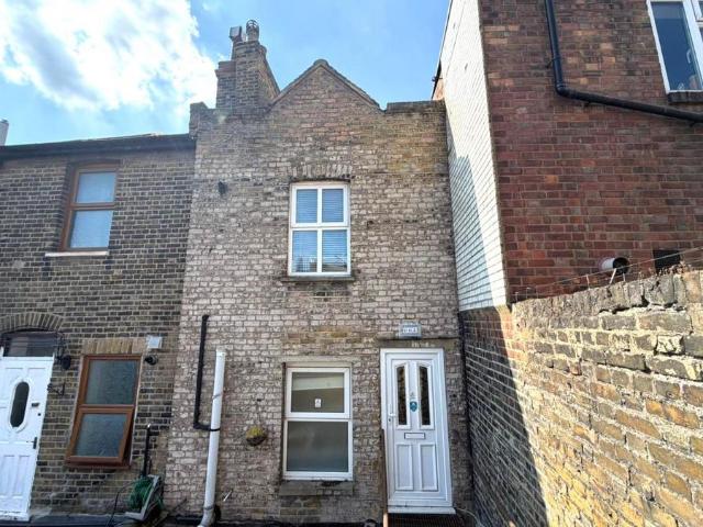 3 bedroom maisonette for sale
