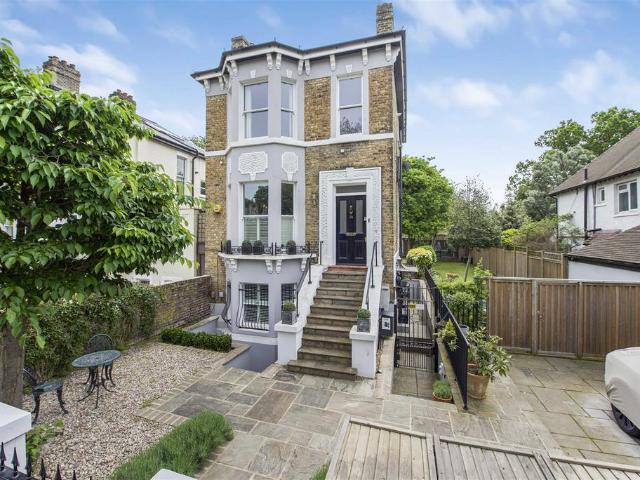 3 bedroom maisonette for sale