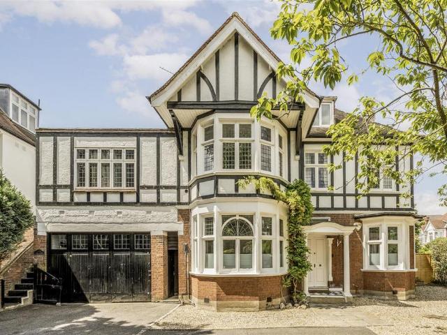 3 bedroom maisonette for sale