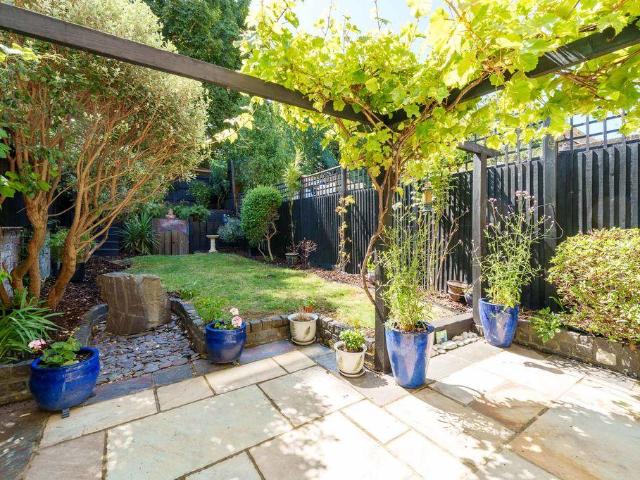 3 bedroom maisonette for sale