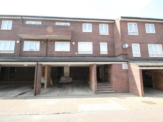 3 bedroom maisonette for sale