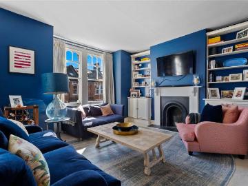 3 bedroom maisonette for sale