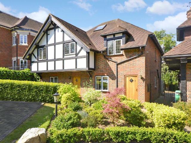 3 bedroom maisonette for sale