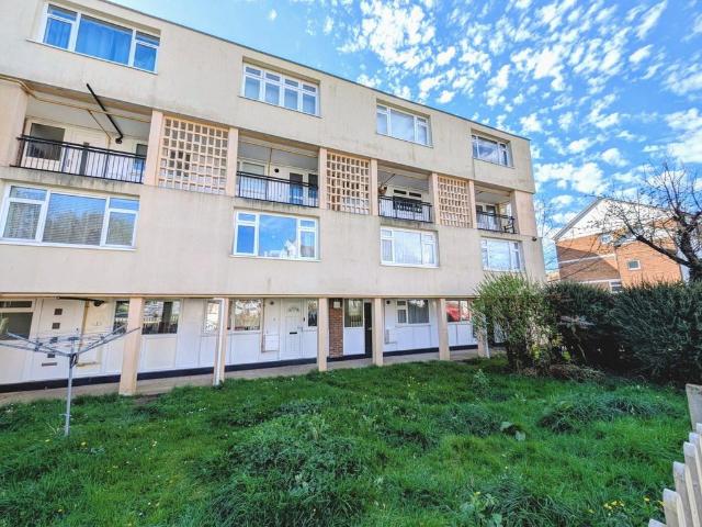 3 bedroom maisonette for sale