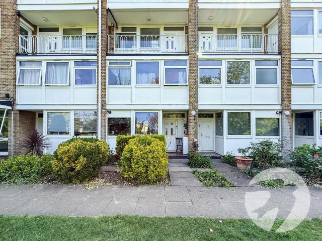 3 bedroom maisonette for sale