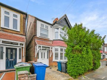 3 bedroom maisonette for sale