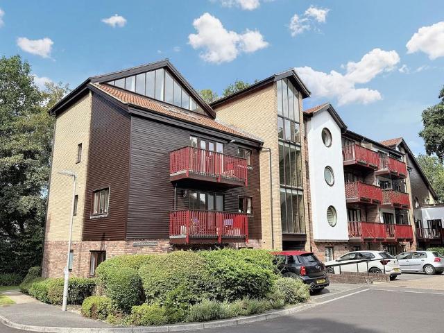 3 bedroom maisonette for sale
