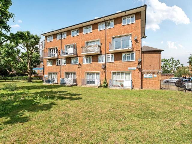 3 bedroom maisonette for sale