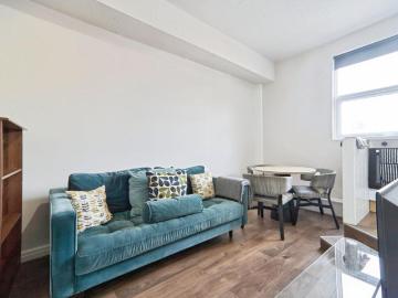 3 bedroom maisonette for sale