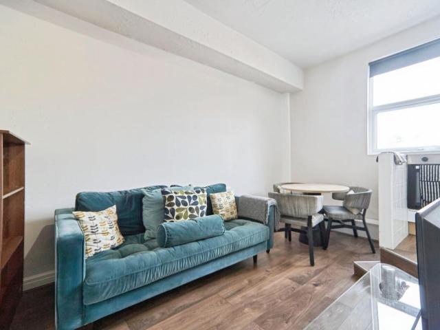 3 bedroom maisonette for sale